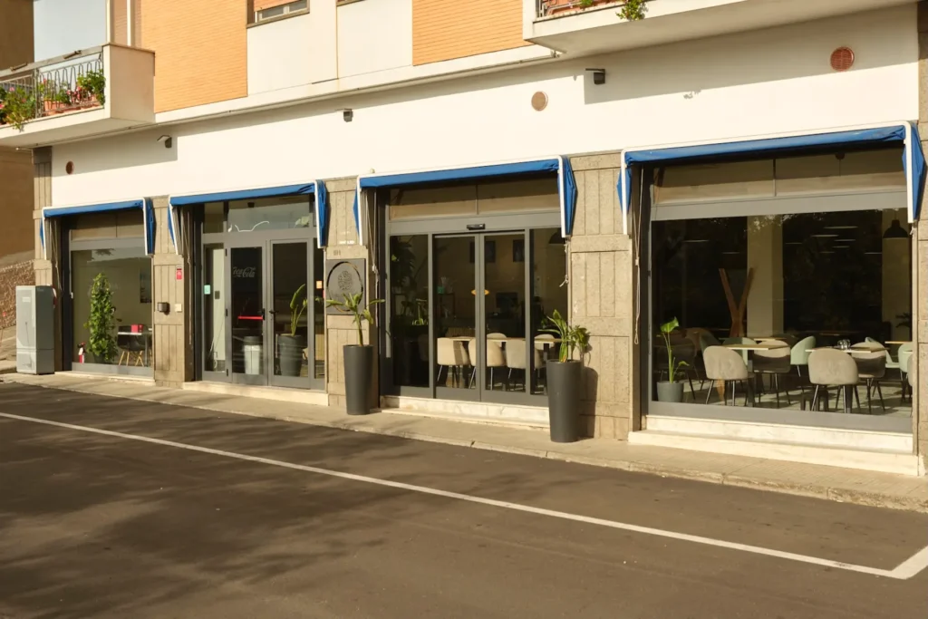 Giammarco Ambrifi & Antonio Visentin_pizzeria exterior_© Alberto Blasetti