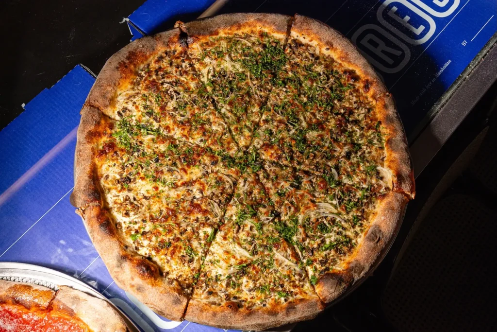 Jake Serebnick & Julian Geldmacher_Pizza 1_©