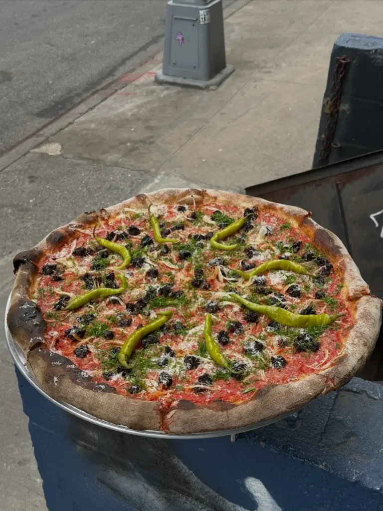 Jake Serebnick & Julian Geldmacher_Pizza 2_©